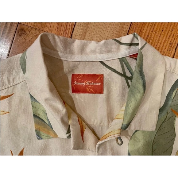 Tommy Bahama Men’s Size L Hawaiian 100% Silk Shirt Floral Bird Of Paradise - Picture 4 of 8